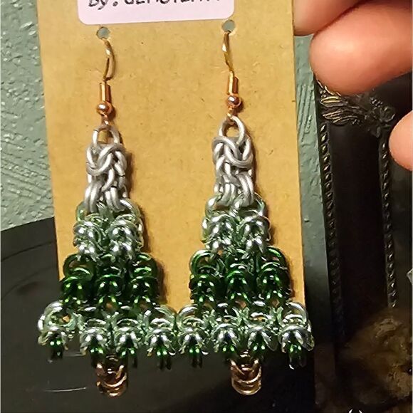 Chainmail Christmas Tree Earrings Large (E22) - Picture 1 of 5
